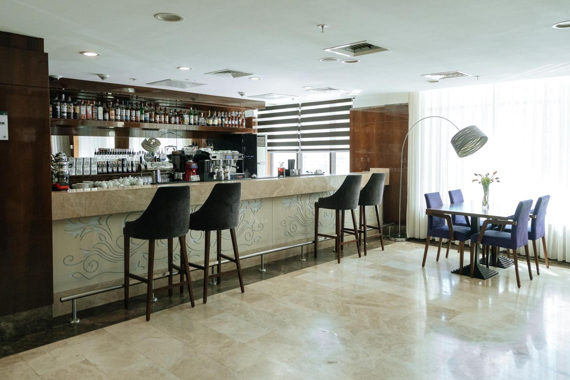 Holiday Inn Aktau By Ihg Exterior foto