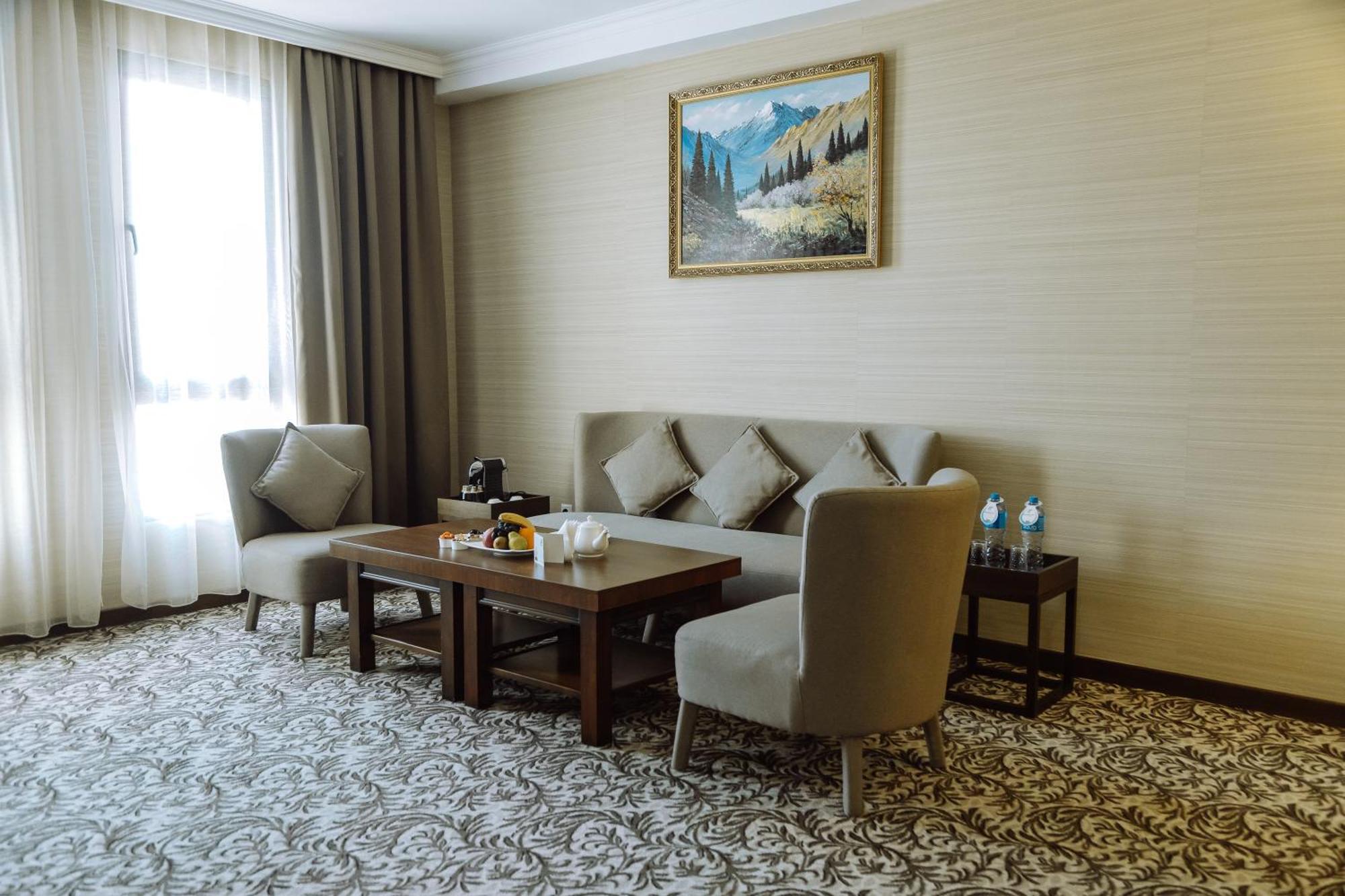 Holiday Inn Aktau By Ihg Exterior foto