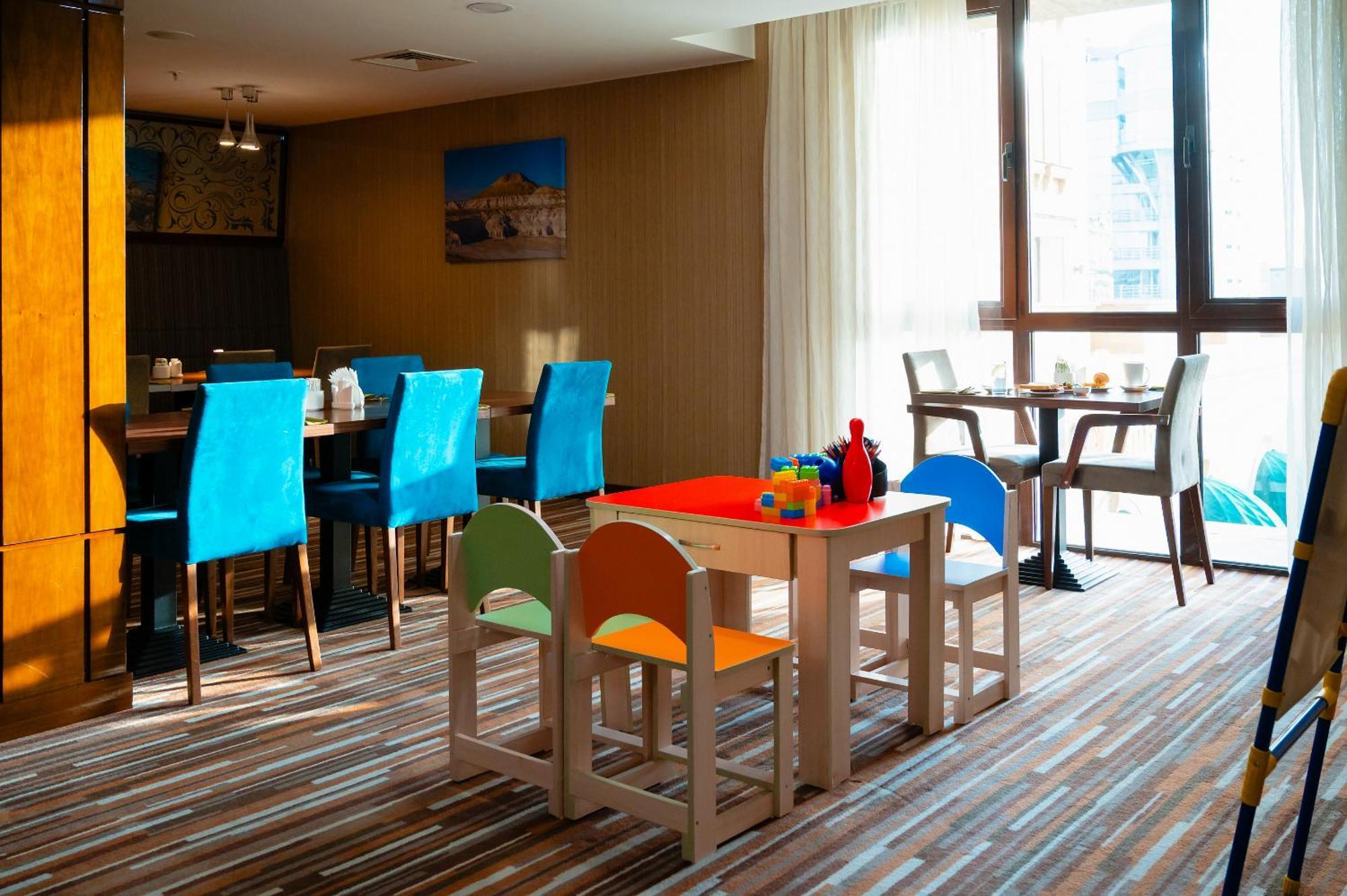 Holiday Inn Aktau By Ihg Exterior foto