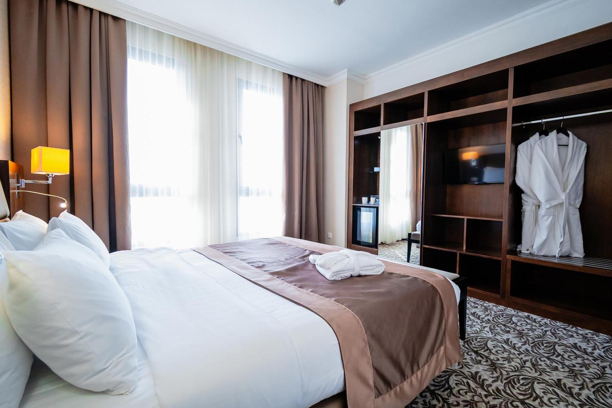 Holiday Inn Aktau By Ihg Exterior foto