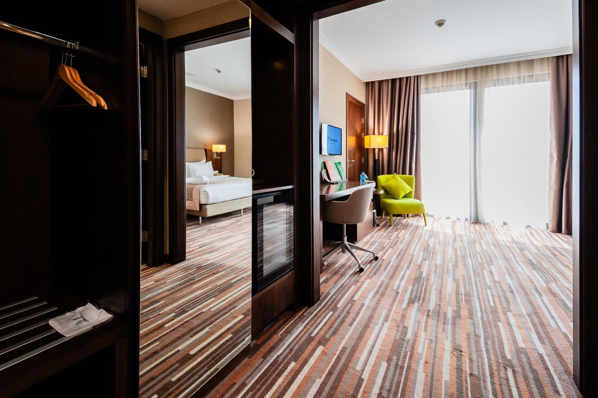 Holiday Inn Aktau By Ihg Exterior foto