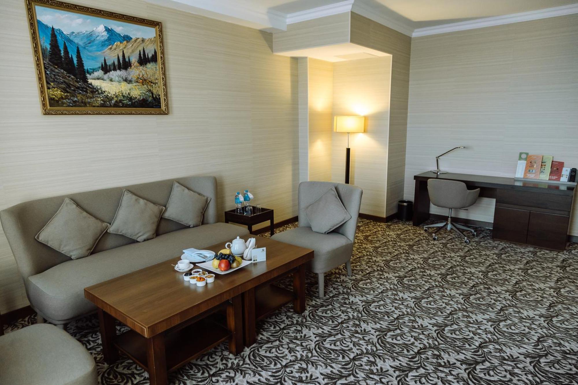 Holiday Inn Aktau By Ihg Exterior foto